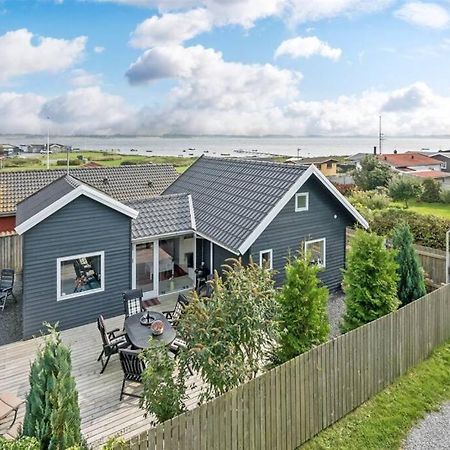 Skon Feriebolig Med Havudsigt I Naturskont Omrade Munkebo Bagian luar foto