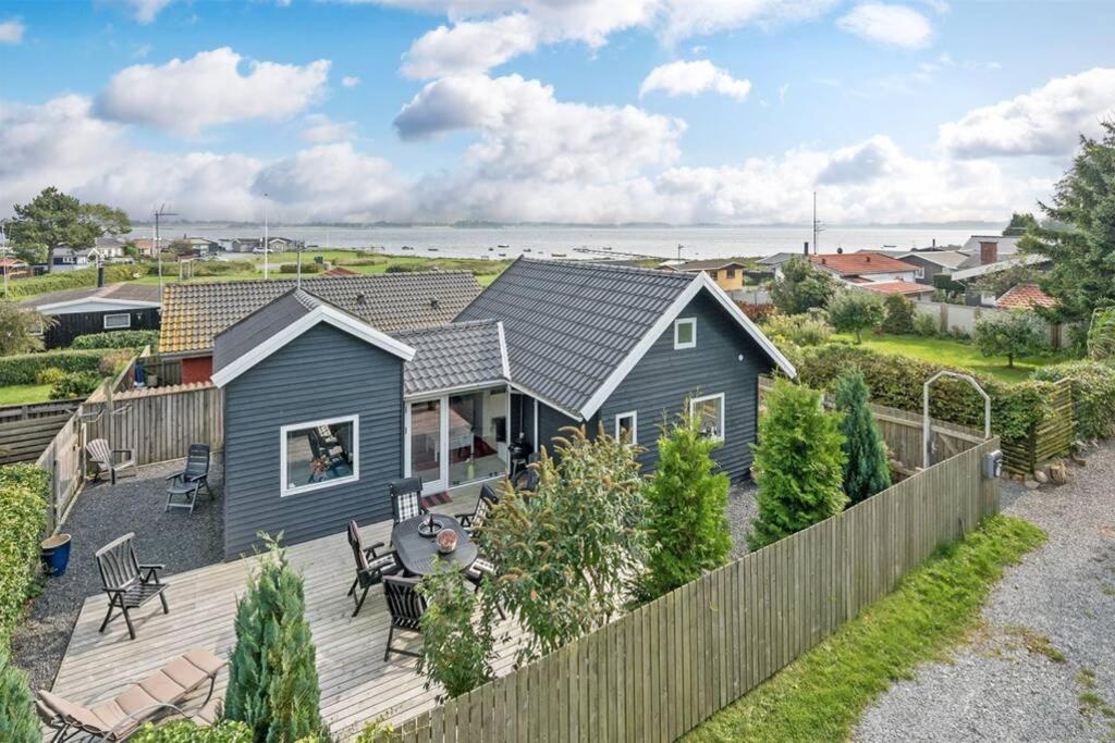 Skon Feriebolig Med Havudsigt I Naturskont Omrade Munkebo Bagian luar foto