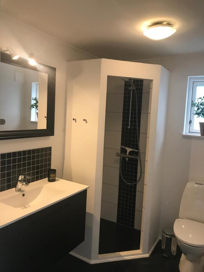 Skon Feriebolig Med Havudsigt I Naturskont Omrade Munkebo Bagian luar foto